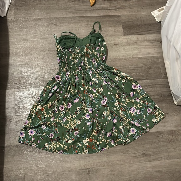 Green floral dress size small - Picture 2 of 2